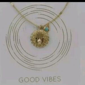 Chic Gold Necklace with Turquoise Charm